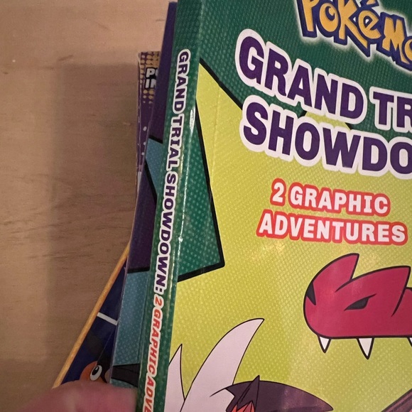 Pokemon deluxe guidebook/mythical handbook/graphic novel lot - Picture 12 of 13